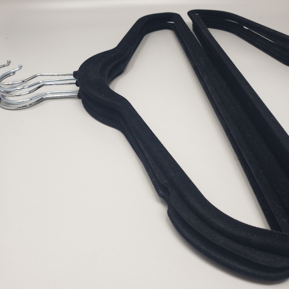 10 Velvet Hangers - Picture 5 of 8